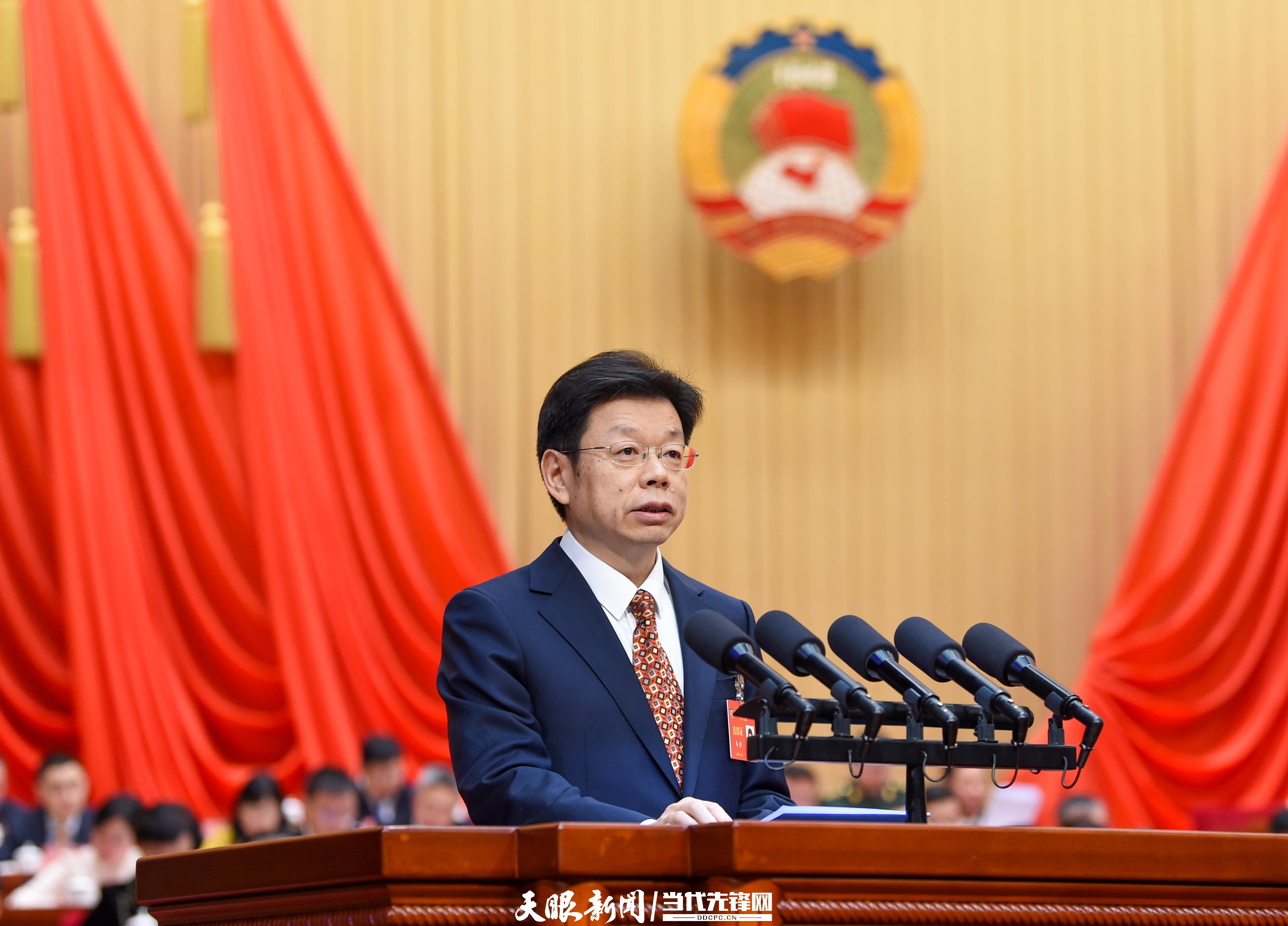 馬杉委員發(fā)言。 貴州日?qǐng)?bào)天眼新聞?dòng)浾?班浪 攝 (1).JPG